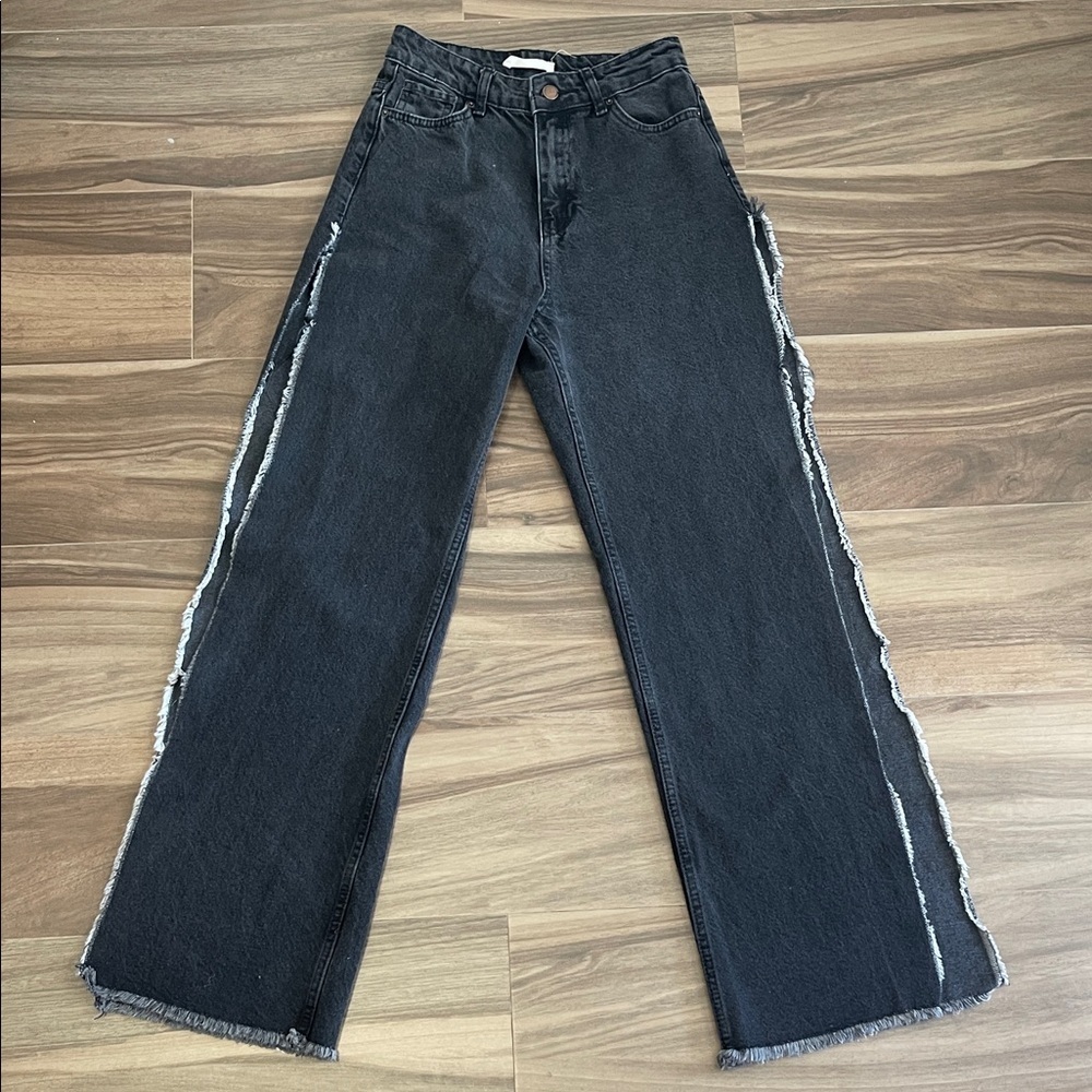 NWOT  Women's Black Frayed Jeans